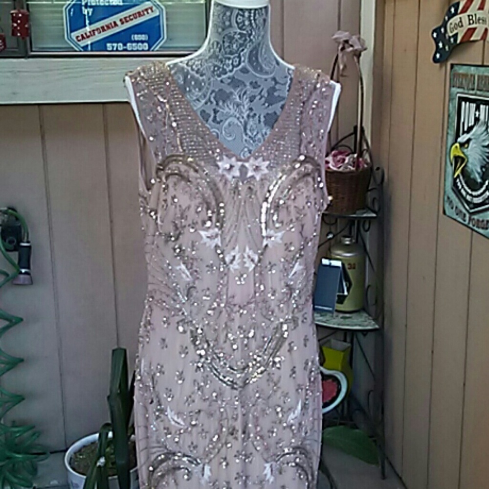 Women's dress - Picture 2 of 5